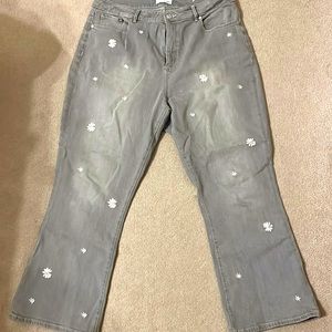 Loft grey distressed high waisted cropped pants with white daisy.